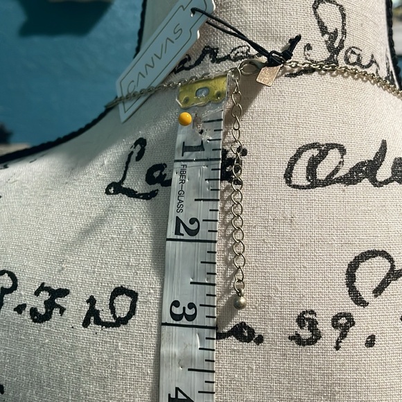 NWT’s- Canvas -Pearl & gold colored necklace-triple stranded, 1 strand of pearls - Picture 7 of 10